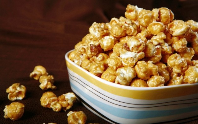 Mau Ngemil Popcorn Karamel? Yuk, Bikin Sendiri dengan Cara Mudah Ini