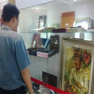 Barang Gratifikasi KPK Ini Laku 900% dari Harga Penawaran