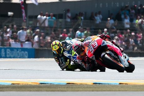 Aksi-aksi Menyalip yang Amat Dinikmati Marquez