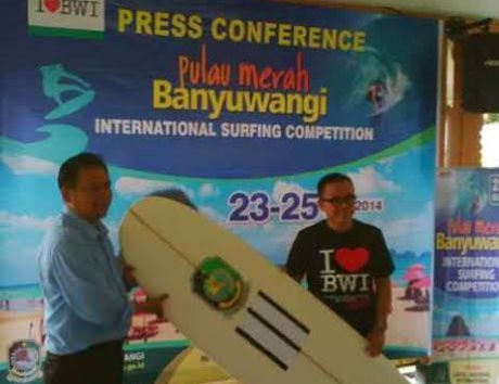 Kompetisi Selancar Internasional di Pulau Merah Banyuwangi Kembali Digelar
