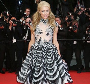 Foto: Paris Hilton Eksis di Premier Film Robert Pattinson, Apakah Diundang?