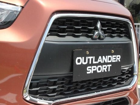 Mitsubishi Outlander Sport di Mata Pebalap Rifat Sungkar