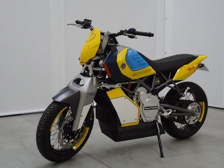 Motor Jadul Ini Menjelma Menjadi Motor Listrik