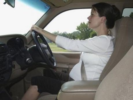 Ibu Hamil Mengemudi Rentan Kecelakaan