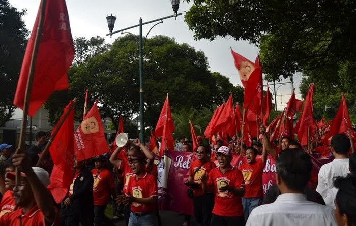 Dipenuhi Massa Merah, Lalu Lintas Seputaran KPU Tak Bergerak