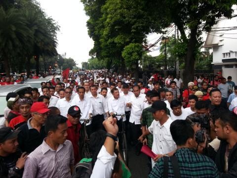 Jokowi-JK Naik Sepeda ke KPU, Lalu Lintas Macet