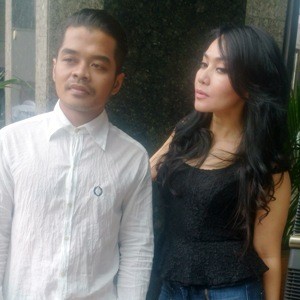 Dewi Gita dan Azizi Blackout Tergabung dalam Duet Melankolis