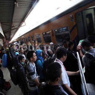 Wamenhub Minta Perusahaan Bagikan THR Lebih Awal Agar Mudik Lancar