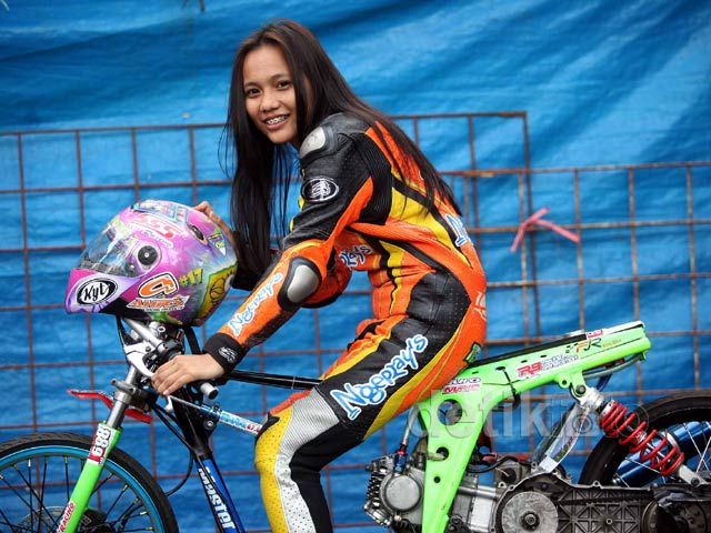 Dragster Wanita Ramaikan Persaingan di Dragbike