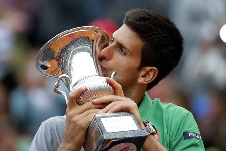 Kalahkan Nadal, Djokovic Juara