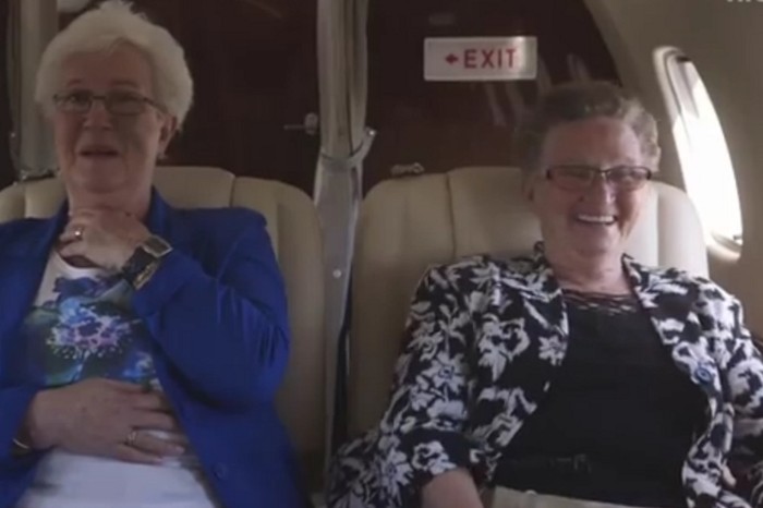 Pertama Kali Naik Pesawat, Begini Hebohnya 2 Nenek di Belanda