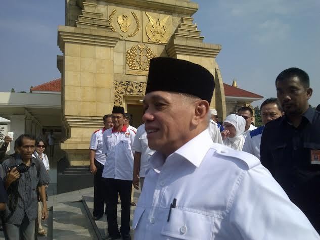 Berkemeja Putih, Hatta Tiba di TMP Kalibata