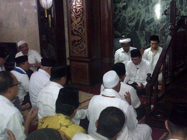 Suryadharma Jadi Imam Bagi Prabowo, Hatta, Ical, dan Anis di Sunda Kelapa