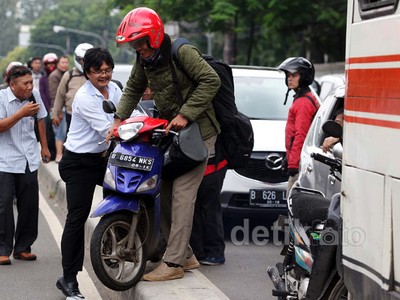 Prabowo-Hatta Daftar ke KPU, Lalin Macet