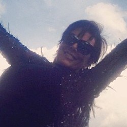 Jelang Pernikahan Kim, Keluarga Kardashian Terbang ke Paris