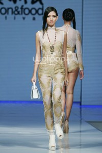 Ali Charisma The Butterfly and Crow. Jakarta Fashion & Food Festival 2014 at Grand Ballroom Harris Hotel. Kelapa Gading. 19 Mei 2013. Jakarta. [Foto: Mohammad Abduh/Wolipop]