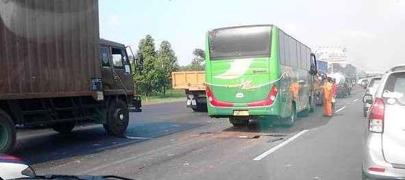 3 Kendaraan Tabrakan di Tol Cikampek, Macet 4 Km