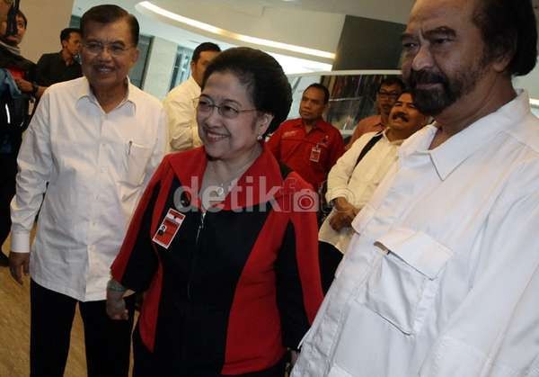 Kompak Berbaju Putih, Mega dan JK Hadiri Rapat Pemenangan Jokowi-JK