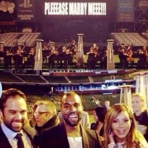 Mengintip Momen-momen Kemesraan Kim Kardashian dan Kanye West