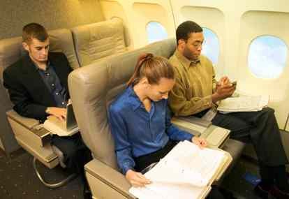 Wow, Bakteri Tinja Bisa Hidup Berhari-hari di Kabin Pesawat