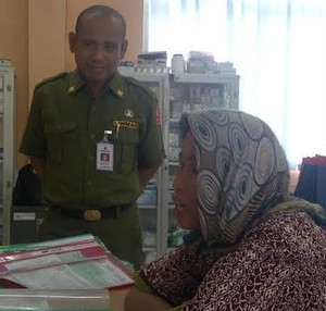 Selain Uang, 2 Kunci Mobil Juga Ditemukan di Tas Mike Sang Gelandangan Kaya