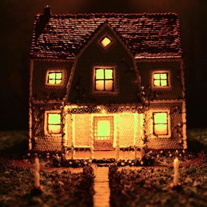 Wow, Seniman Ini Buat Rumah Dua Lantai dari Coklat