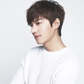 Fans Hias 1 Kilometer Jalan di Tokyo dengan Poster dan Bendera Lee Min Ho
