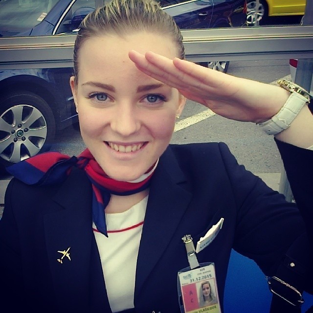 Foto Selfie Imut dan Menggemaskan Ala Pramugari Ceko