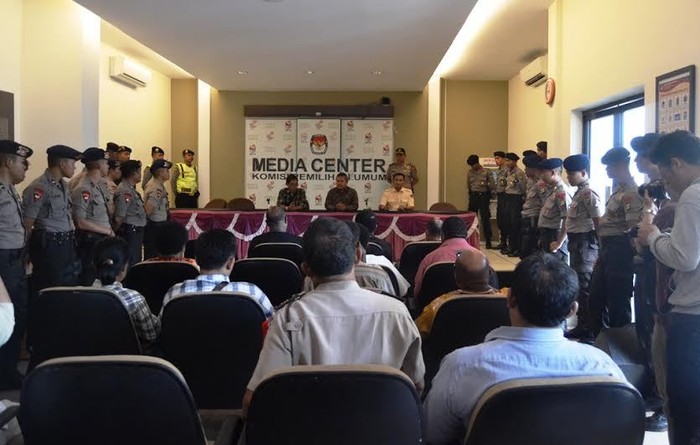 Protes Pileg, Puluhan Warga Papua Geruduk KPU