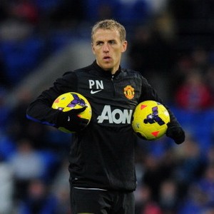 Belum Bicara dengan Van Gaal, Phil Neville Ingin Bertahan di MU