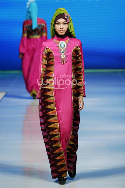 Lia Afif Fearless Beauty Moslem Wear My Faith and I by APPMI. Jakarta Fashion & Food Festival 2014 at Grand Ballroom Harris Hotel. Kelapa Gading. Jakarta. [Foto: Mohammad Abduh/Wolipop]
