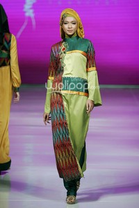 Lia Afif Fearless Beauty Moslem Wear My Faith and I by APPMI. Jakarta Fashion & Food Festival 2014 at Grand Ballroom Harris Hotel. Kelapa Gading. Jakarta. [Foto: Mohammad Abduh/Wolipop]