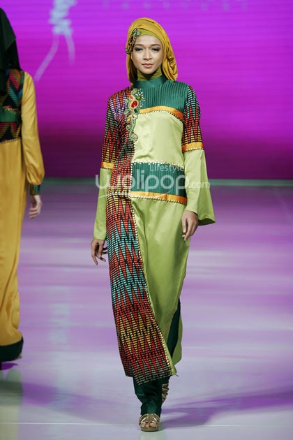 Lia Afif Fearless Beauty Moslem Wear My Faith and I by APPMI. Jakarta Fashion & Food Festival 2014 at Grand Ballroom Harris Hotel. Kelapa Gading. Jakarta. [Foto: Mohammad Abduh/Wolipop]