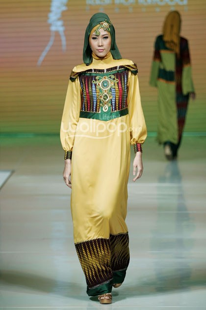 Lia Afif Fearless Beauty Moslem Wear My Faith and I by APPMI. Jakarta Fashion & Food Festival 2014 at Grand Ballroom Harris Hotel. Kelapa Gading. Jakarta. [Foto: Mohammad Abduh/Wolipop]