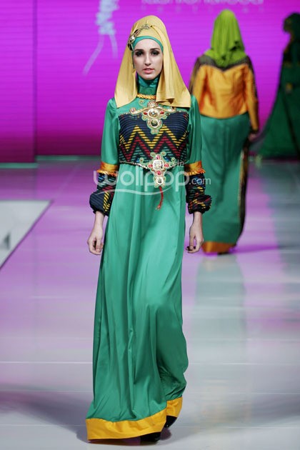 Lia Afif Fearless Beauty Moslem Wear My Faith and I by APPMI. Jakarta Fashion & Food Festival 2014 at Grand Ballroom Harris Hotel. Kelapa Gading. Jakarta. [Foto: Mohammad Abduh/Wolipop]