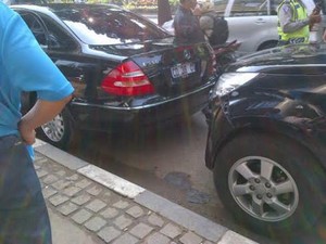 Bruk! Mobil Dubes Afganistan Terlibat Kecelakaan Beruntun di Jl Sudirman