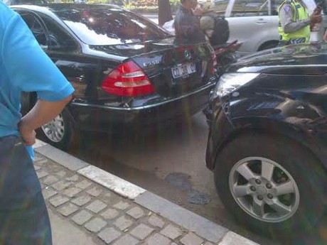Bruk! Mobil Dubes Afganistan Terlibat Kecelakaan Beruntun di Jl Sudirman