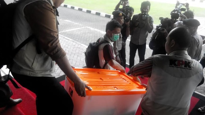 Ada Tambahan 2 Kotak Besar dan 1 Koper yang Diangkut KPK dari Kemenag