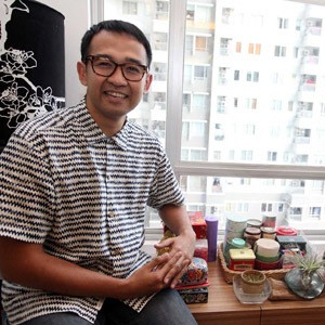 Duduk Menghadap ke Jendela, Cara Iwet Cari Inspirasi Desain