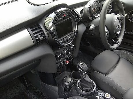 Intip Kehebatan MINI Cooper Intip Kehebatan MINI Cooper