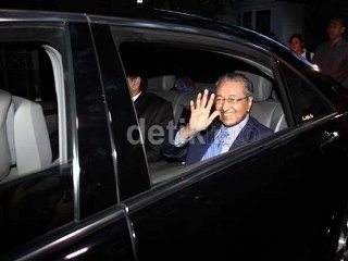 Mahathir Mohamad Jadi Chairman Proton