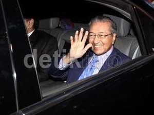Mahathir Mohamad Jadi Chairman Proton