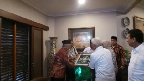 Maju Pilpres, Hatta Minta Doa dan Nasihat Gus Sholah