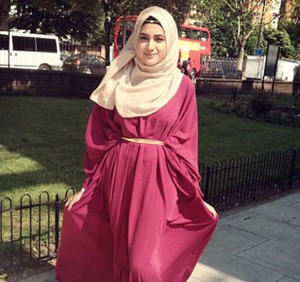 Hijab Style: Gaya Simple Feminin Tahmina, Hijabers Asal Inggris