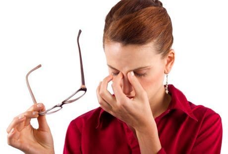 Memakai Kacamata Bikin Penglihatan Semakin Lemah? Cek Dulu Fakta Ini