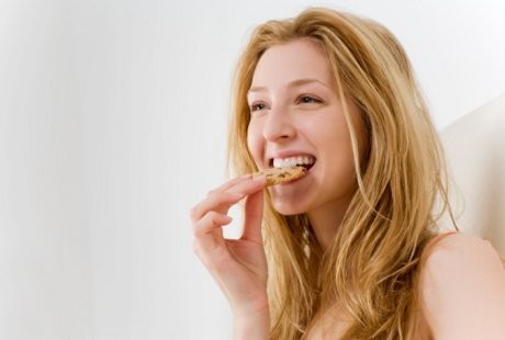 Sering Bangun Tengah Malam dan Lapar? Hati-hati Kena Sindrom Makan Malam