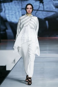 Kursien Karzai Story of Kayan Moslem Wear My Faith and I by APPMI. Jakarta Fashion & Food Festival 2014 at Grand Ballroom Harris Hotel. Kelapa Gading. Jakarta. [Foto: Mohammad Abduh/Wolipop]