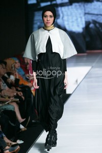 Kursien Karzai Story of Kayan Moslem Wear My Faith and I by APPMI. Jakarta Fashion & Food Festival 2014 at Grand Ballroom Harris Hotel. Kelapa Gading. Jakarta. [Foto: Mohammad Abduh/Wolipop]