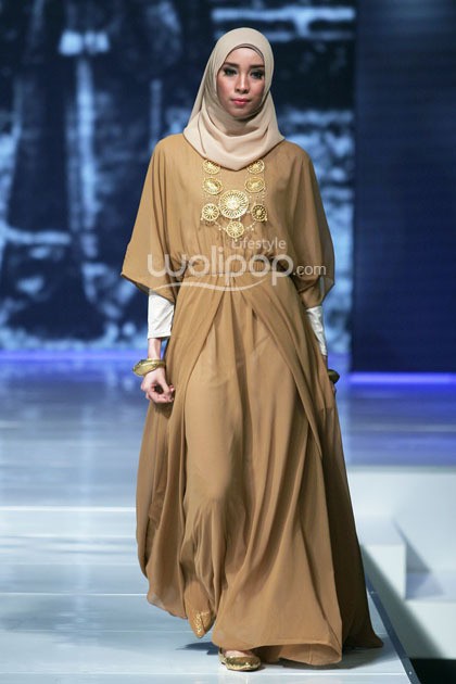 Ria Miranda Gadih Moslem Wear My Faith and I by APPMI. Jakarta Fashion & Food Festival 2014 at Grand Ballroom Harris Hotel. Kelapa Gading. Jakarta. [Foto: Mohammad Abduh/Wolipop]