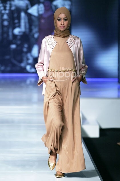 Ria Miranda Gadih Moslem Wear My Faith and I by APPMI. Jakarta Fashion & Food Festival 2014 at Grand Ballroom Harris Hotel. Kelapa Gading. Jakarta. [Foto: Mohammad Abduh/Wolipop]